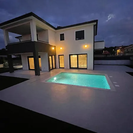 וילה Istarska פורץ