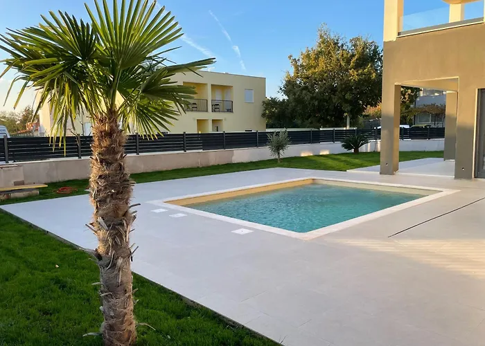 Istarska Βίλα Πόρετς