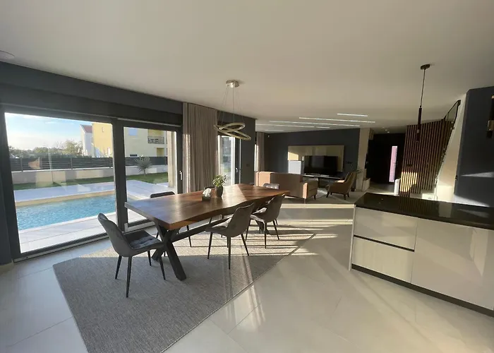 Istarska Βίλα Πόρετς